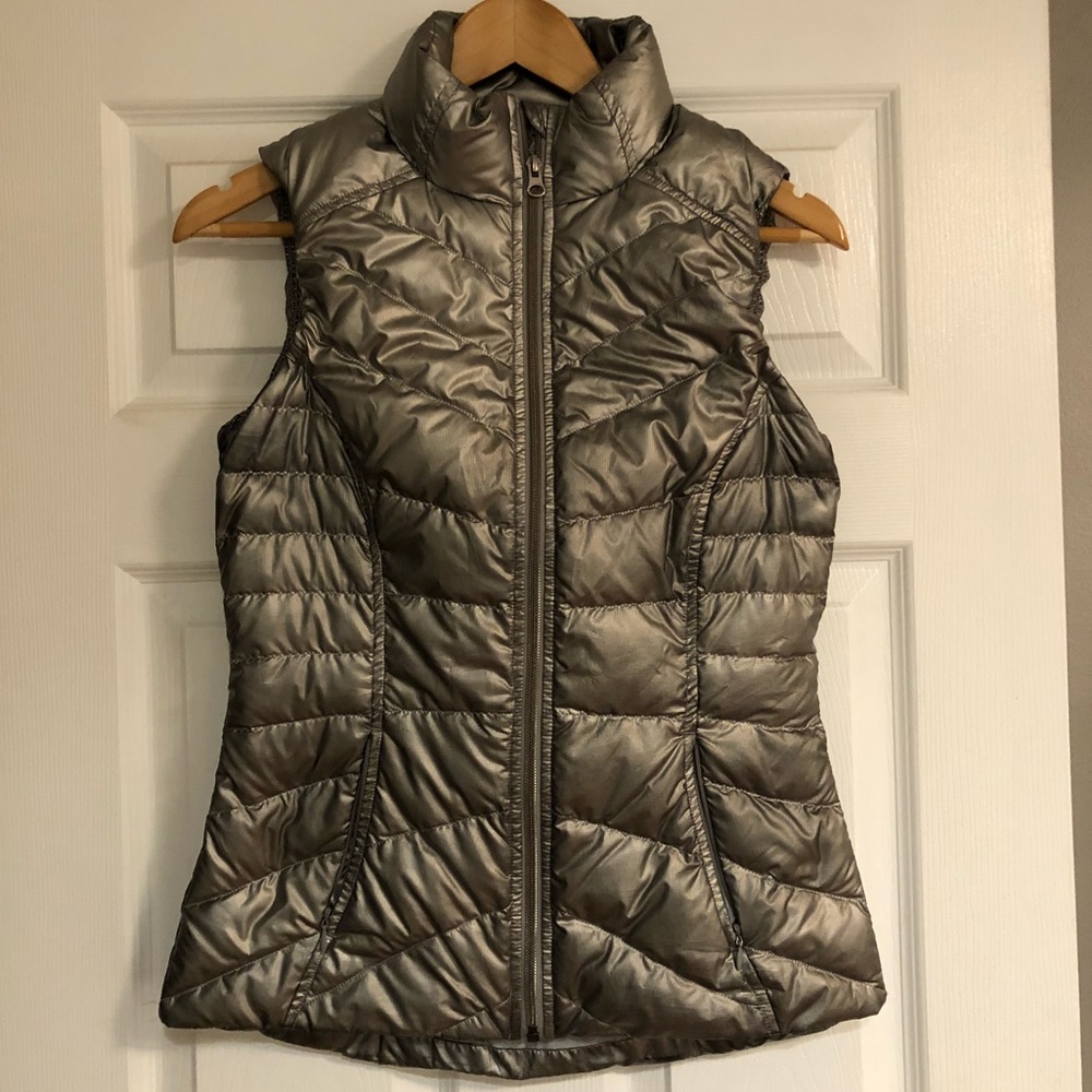 Athleta metallic puffy vest - XS